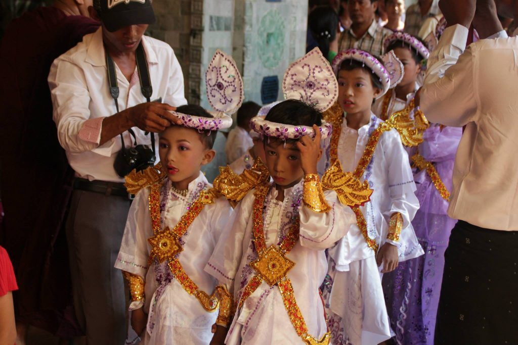 Cérémonie pagode Myanmar 