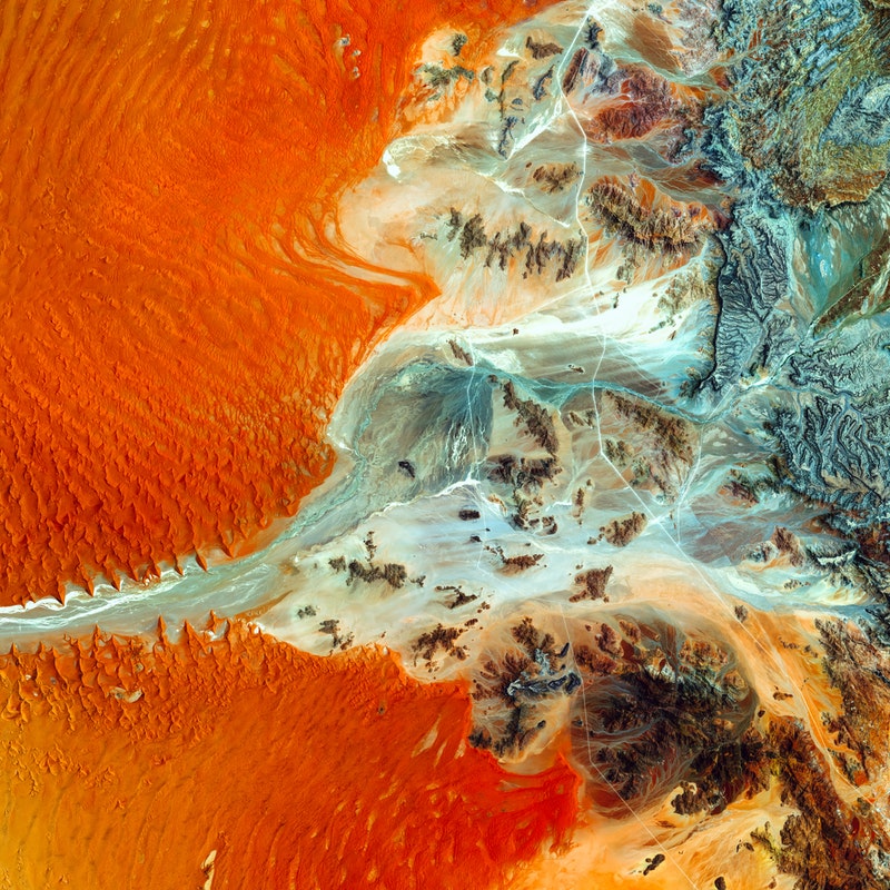 Vue aérienne sur les plaines africaines Des nuances somptueuses et curieuse
