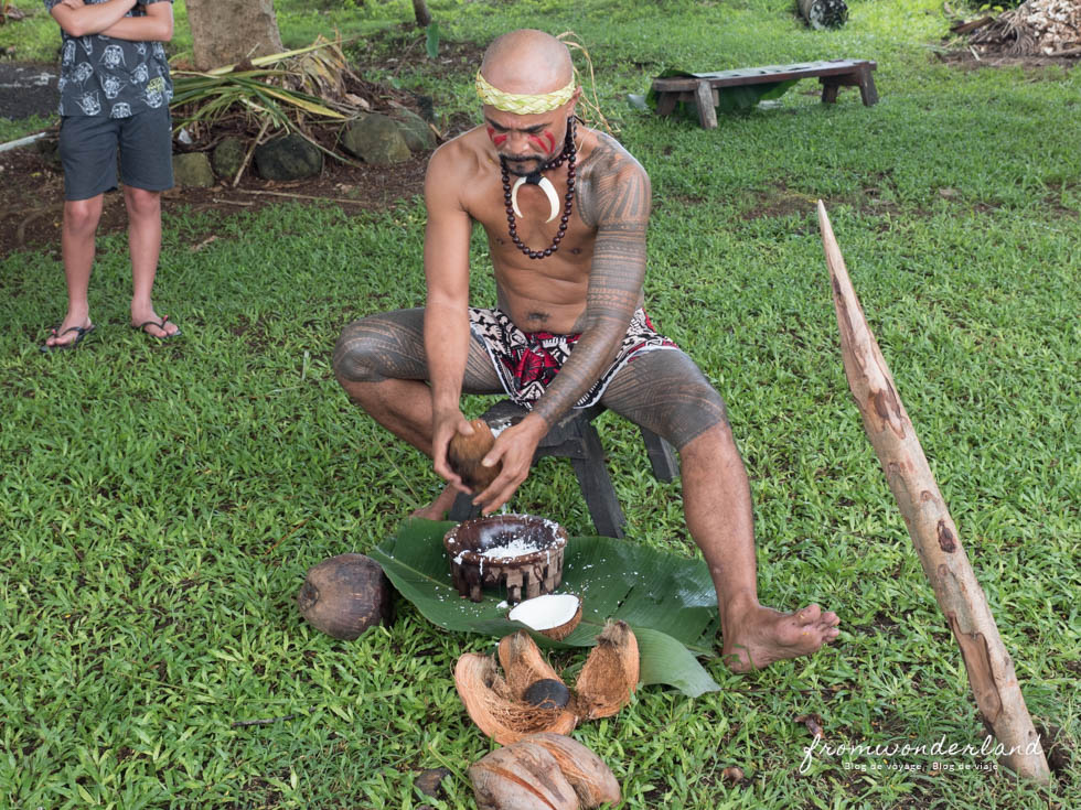 Homme préparant le repas