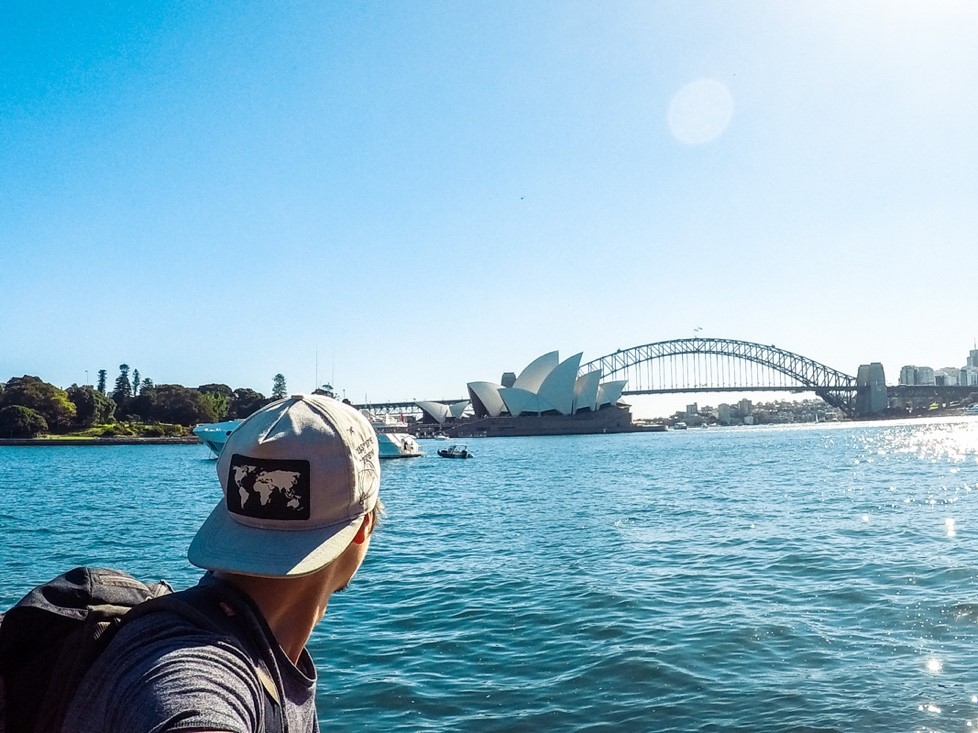 Jeremy regardant l'opéra de Sydney