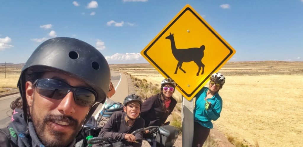 Juan, Toti, Tata et Vanessa sur les routes boliviennes