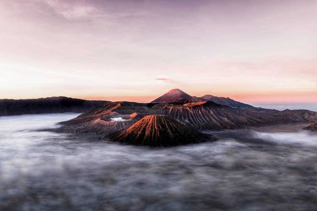 Lever de soleil sur le mont Bromo