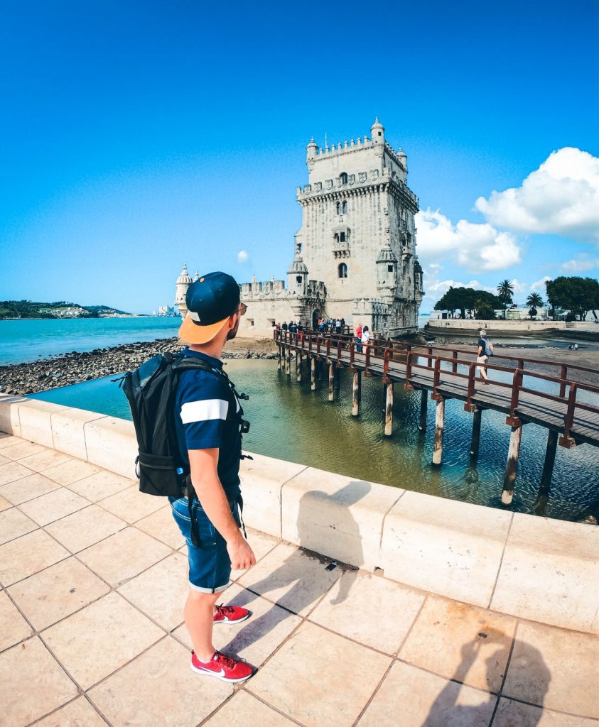 Antony devant la tour de Belem