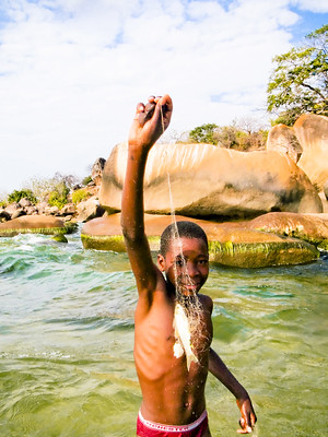 enfant pêcheur Malawi 