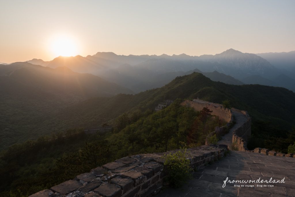 Coucher de soleil sur muraille de Chine