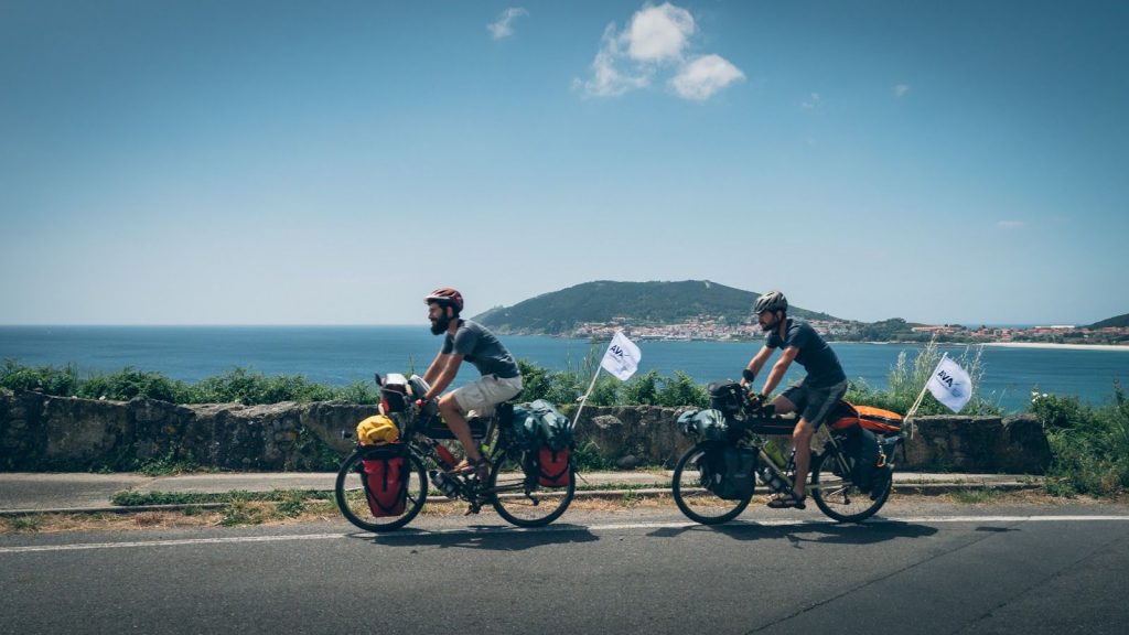 Les Hey Bro à vélo