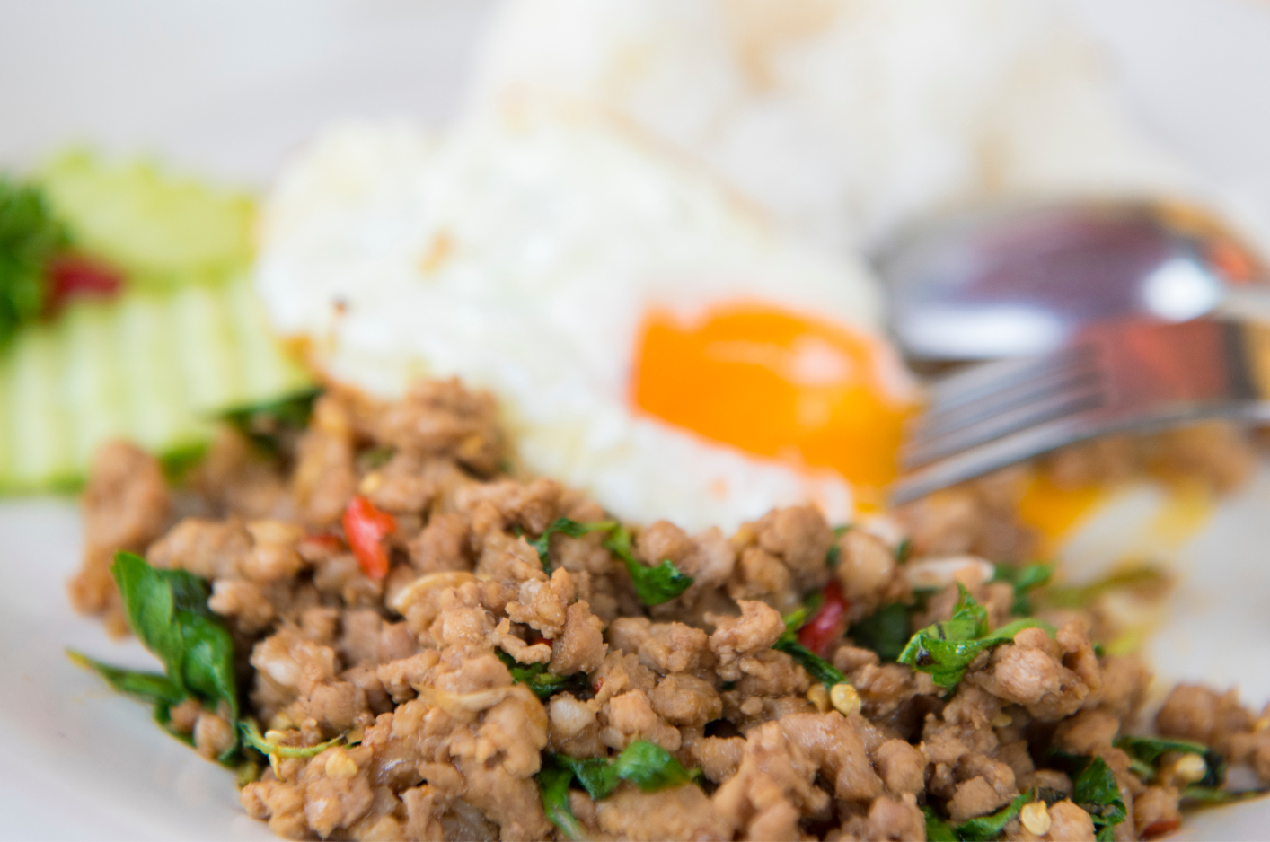 Pad Kra Pao sauté aux feuilles de basilic