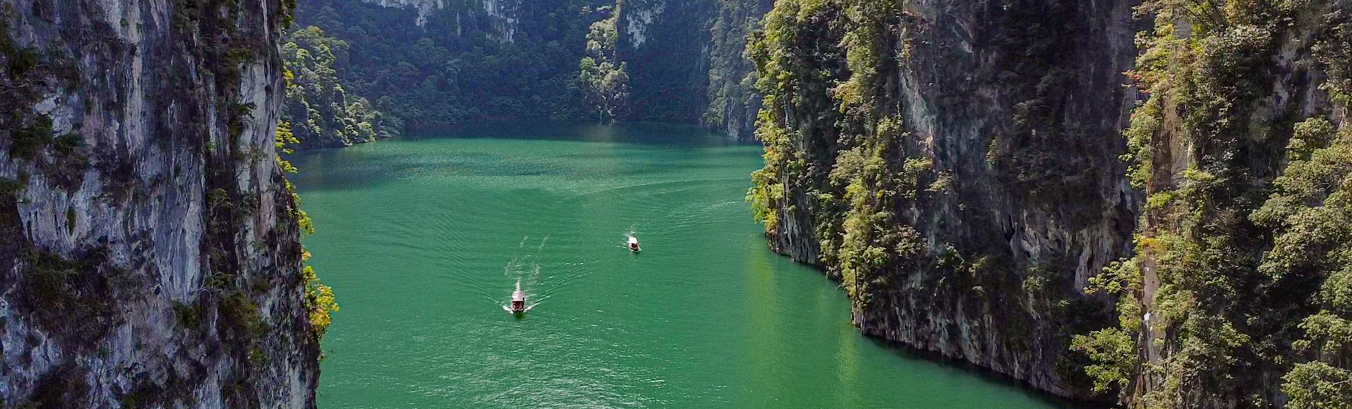 Un lac à Khao Sok